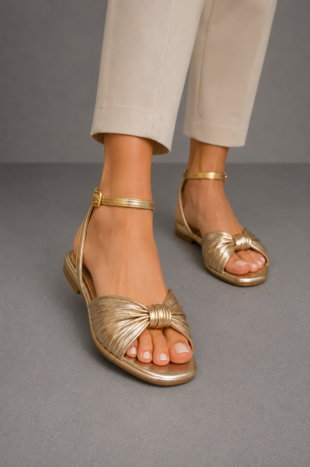 Amara – Sandalias doradas elegantes