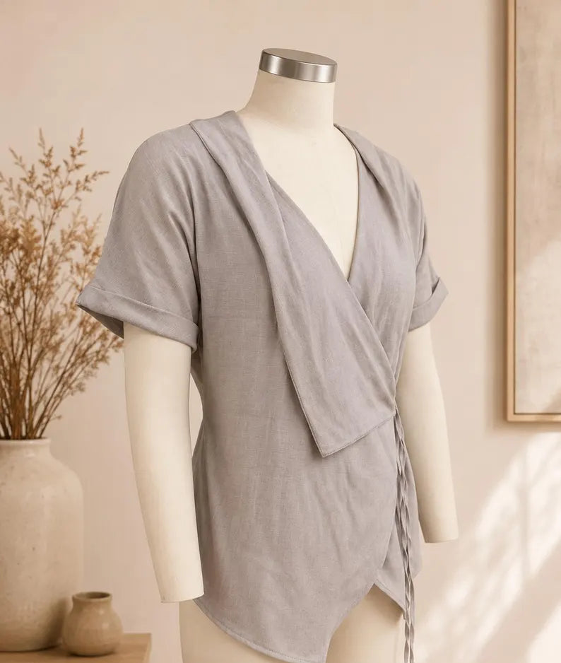 Liana – Blusa cruzada de verano con lazo lateral